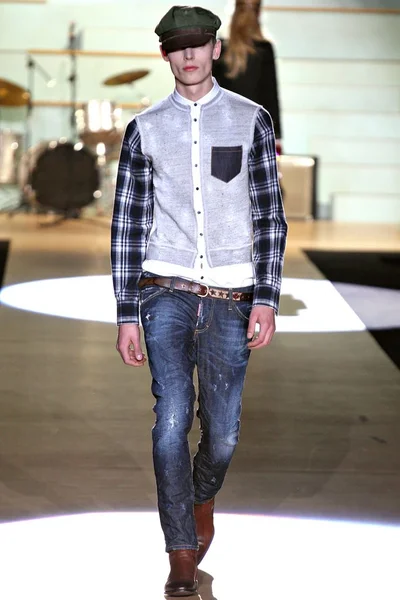Look 16